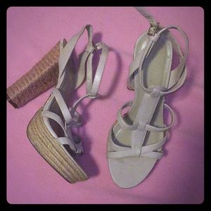 Tan/ woven high heel shoes! Size 8